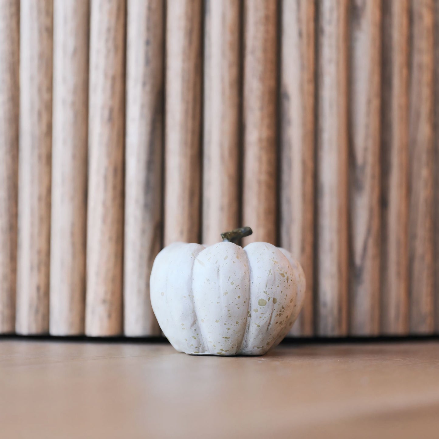 Jasper Pumpkin Antique White 3.75x3x3.75